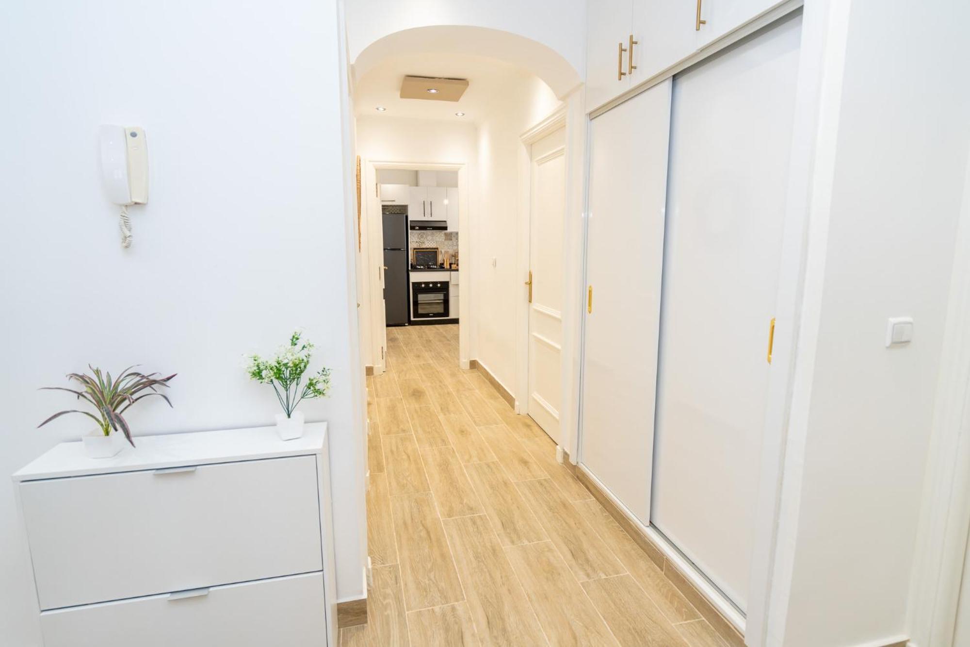 Apartment Family Corner, Moderne Elegant Et Spacieux, Ideal Pour Familles Et Groupes, 3' A Pied De La Corniche Tanger